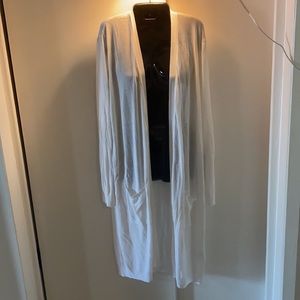 Jaclyn Smith XL Long White Light Sweater.